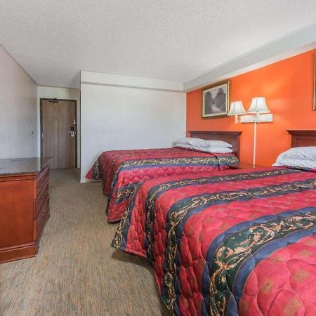 Knights Inn Ferguson Mo Castle Point Екстериор снимка
