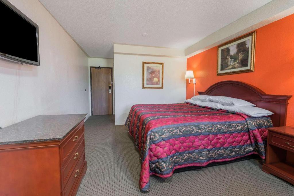 Knights Inn Ferguson Mo Castle Point Екстериор снимка