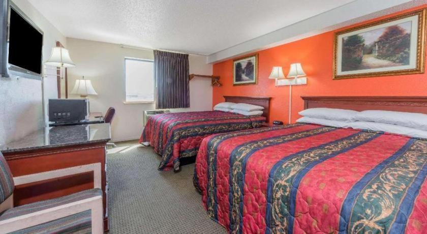 Knights Inn Ferguson Mo Castle Point Екстериор снимка