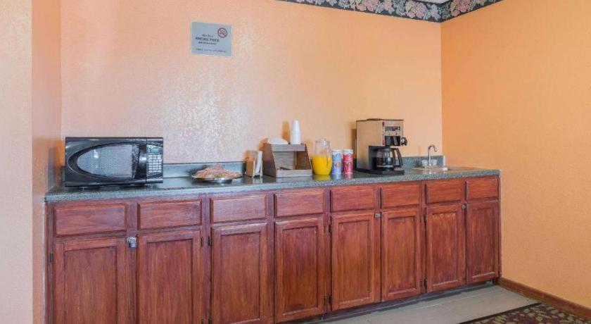 Knights Inn Ferguson Mo Castle Point Екстериор снимка