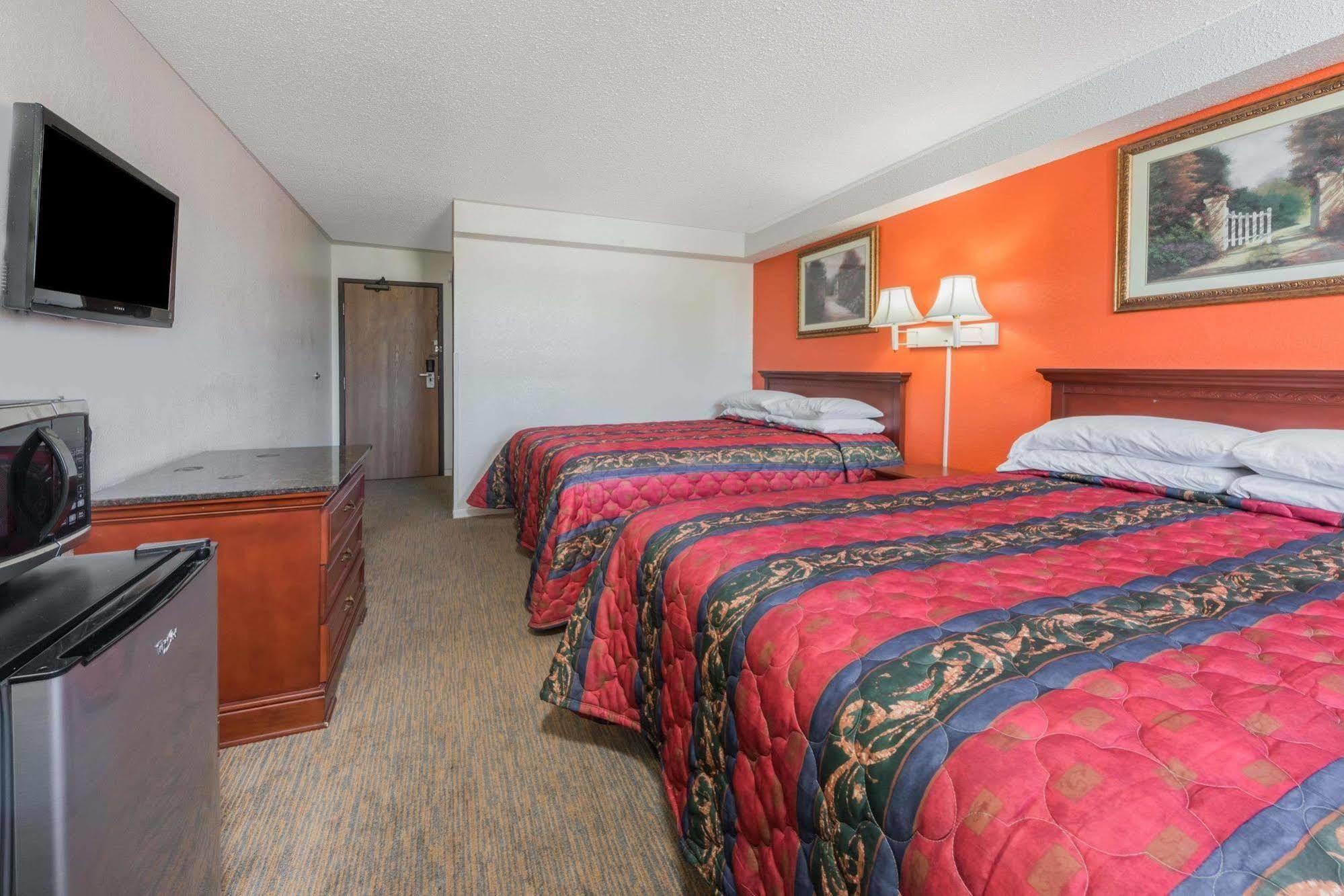 Knights Inn Ferguson Mo Castle Point Екстериор снимка